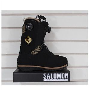 Women’s Salomon Lily snowboarding boots